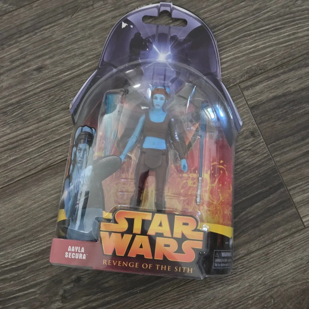 Star Wars Aayla Secura Figurine & Chopper Droidables Bundle Star Wars Gift Set